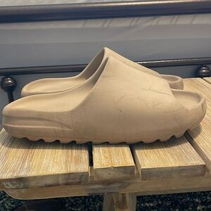 Adidas Yeezy Slides size 11